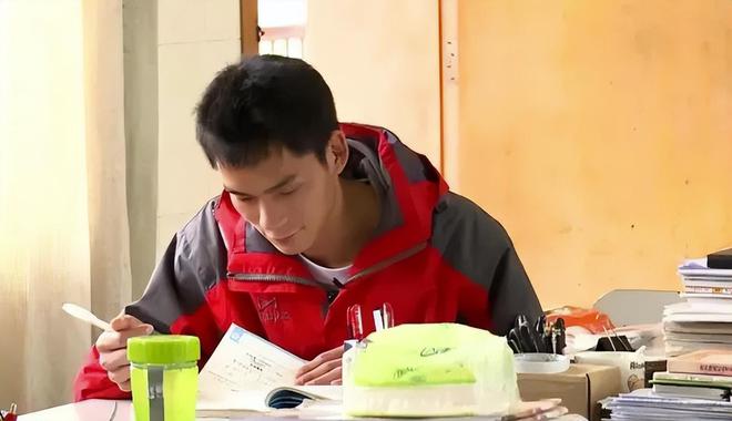 唐尚珺高考601分Kaiyun 开云体育被华南师大信息工程专业录取网友:甘心吗?(图3) 唐尚珺高考601分Kaiyun 开云体育被华南师大信息工程专业录取网友:甘心吗?(图3)