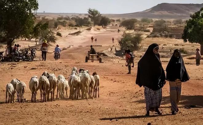 Kaiyun 开云被“遗忘”的国家！首都穷的像农村一样喝不起水却能顿顿吃肉？(图9)