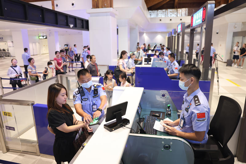 开启畅游三亚“city walk”！海南迎来首批144小时免