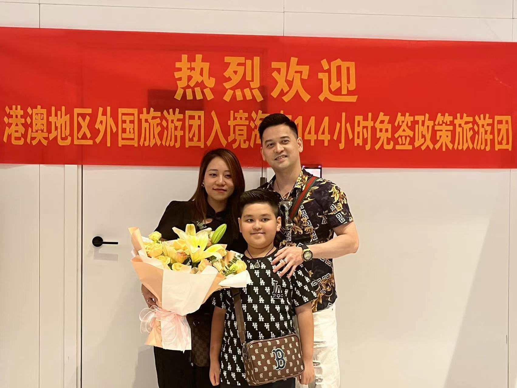 开启畅游三亚“city walk”！海南迎来首批144小时免签来琼旅客Kaiyun 开云体育(图2)