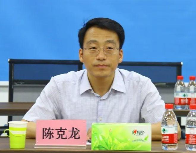 开云APP 开云官网入口国家工信部原材料工业司司长陈克龙一行莅临中南钻石考察调研(图2) 开云APP 开云官网入口国家工信部原材料工业司司长陈克龙一行莅临中南钻石考察调研(图2)