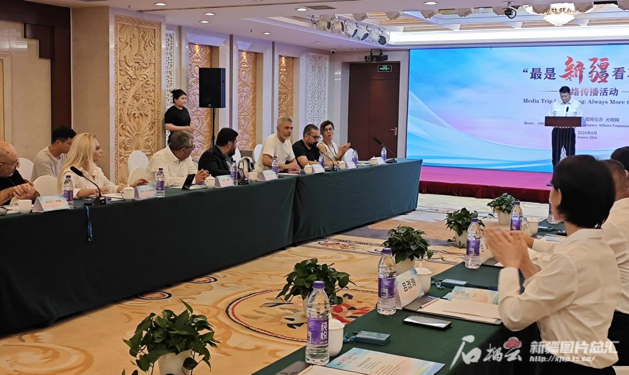 “最是新疆看不够”网络传播活动在乌鲁木齐启动开云体育 开云官网(图3)